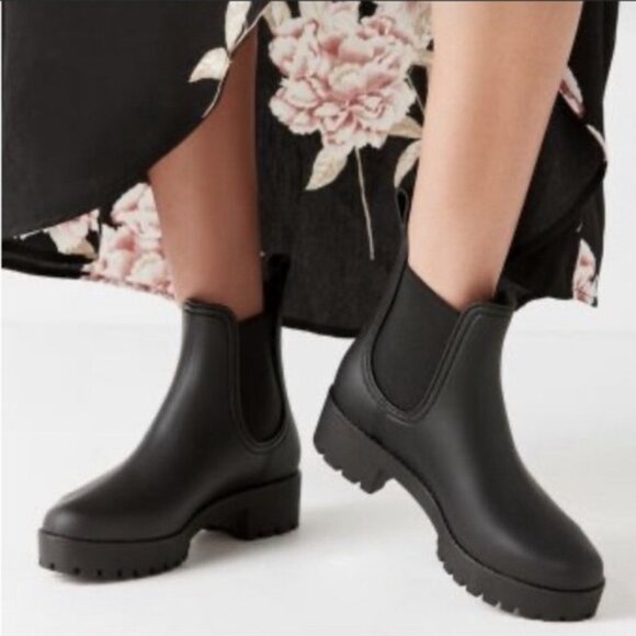 Jeffrey Campbell Havana Black Chelsea Ankle Outdoor/ Rain Boots Size 6 EUC - Picture 1 of 9